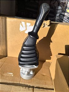 31Q6-20023  -  Conjunto de controle de joystick RH (lado Direito) R140LC-9, R160LC-9, R210LC-7, R220LC-9