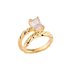 Anel Envolvente Martelado com Cristal Dourado