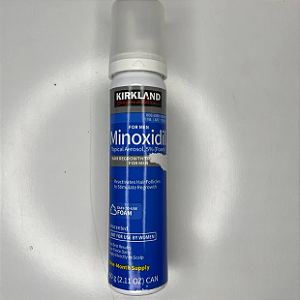 Minoxidil em Espuma Kirkland Minoxidil 5% (Rótulo levemente rasgado)