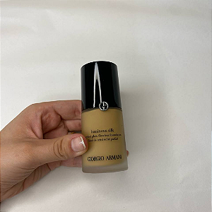 Base Armani Beauty Luminous Silk Natural Glow Foundation 30ml | Cor: 6 - medium, olive (Sem caixa)