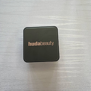 Pó Solto Huda Beauty Easy Bake Blurring Loose Baking & Setting Powder | Cor: Pound Cake (Sem caixa)