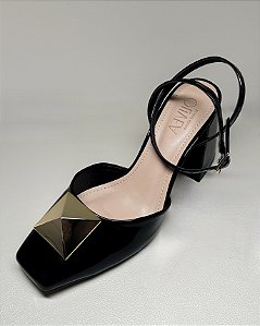 SCARPIN PRETO VERNIZ SALTO BLOCO ENFEITE DOURADO - GEORGIA