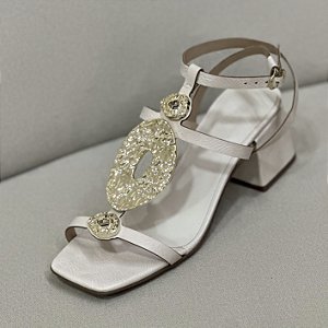 SANDÁLIA OFF WHITE SALTO BAIXO BLOCO METAL DOURADO - SUZY