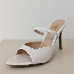 TAMANCO MULE OFF WHITE VERNIZ SALTO ALTO BICO FOLHA - BELLE