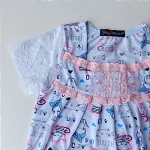 Camisola Infantil Isadora manga na Renda barrada Estampa gatinha tira bordada rosa bebê