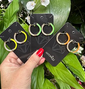 Argola neon cravejada