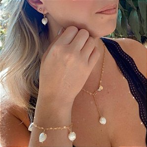 Conjunto colar e pulseira mini corações e madrepérola