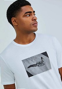 HERING CAMISETA MASCULINA MANGA CURTA COM ESTAMPA - BRANCO