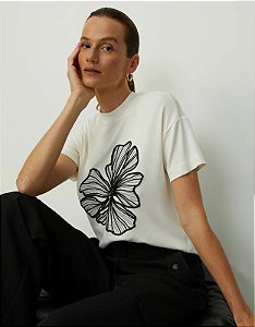 SHOULDER T-SHIRT FLOR BORDADA