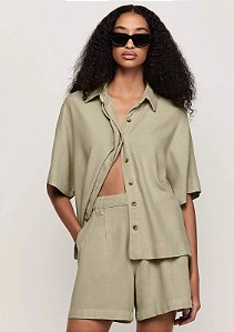DZARM SHORTS SARJA CURTO COM CAIMENTO LEVE - VERDE