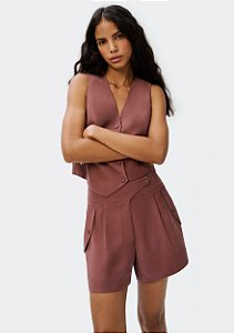 HERING SHORTS FEMININO COM PREGAS EM ALFAIATARIA - MARROM