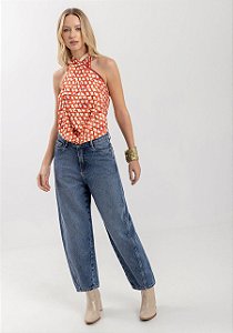 LEZ A LEZ CALÇA JEANS BARREL COM CINTURA ALTA E COMPRIMENTO CURTO