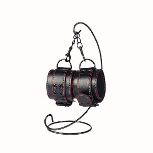 Algema Ajustável com Corrente e Fivelas – PU Preto com Costura Vermelha