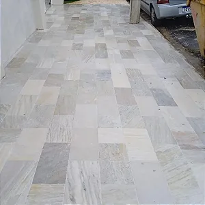 Pedra São Tomé Branca 23x47 cm , para áreas internas e externas.