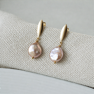 BRINCO COM PÉROLA MOEDA DE ÁGUA DOCE "SOFT POWER MINIMAL"