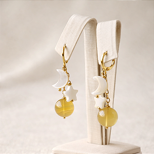 ARGOLA DE CITRINO E MADREPÉROLA "SISTEMA SOLAR"