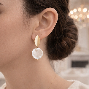 BRINCO COM PÉROLA MOEDA "ALBA"