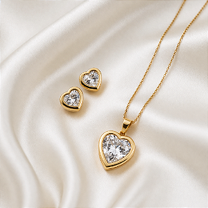 CONJUNTO FEMININO DE COLAR E BRINCO CORAÇÃO RADIANTE