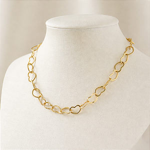 COLAR FEMININO COM ELOS DE CORAÇÃO "AMORE"