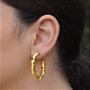 ARGOLA TORCIDA "AURA"