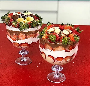 TACA ACRILICA AMERICANA SEM TAMPA CAPACIDADE 1,250LT