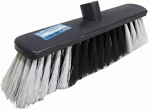VASSOURA PELO SINTETICO 30CM BASE PLASTICA C/CABO MADEIRA 1,20M