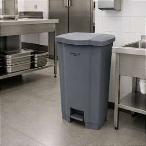 LIXEIRA PLASTICA COM PEDAL 100 LITROS COR CINZA