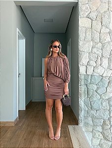 Vestido Drapeado e Assimétrico