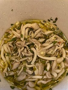 Cogumelos Shimeji com Limão Siciliano e Gengibre