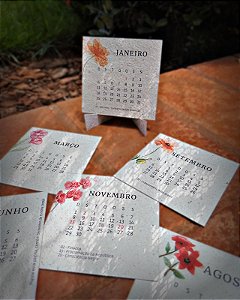 Calendário personalizável 9x9cm em Papel Plantável com base