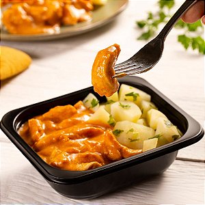 Estrogonofe de Frango, Arroz Branco e Batata Souteé - 320g