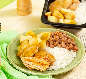 Filé de Frango Grelhado com Batata Rústica, Arroz Branco e Feijão - 320g
