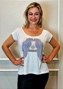 Tshirt Feminina Off White Gola Canoa Arara Azul Pedraria