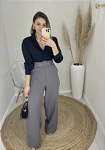 Calça pantalona cinza alfaiataria com cinto