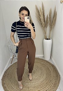 Calça cenoura alfaiataria marrom
