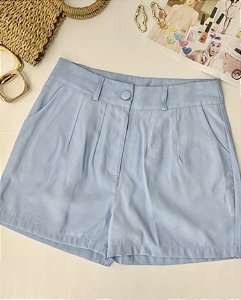 Shorts alfaiataria com botão encapado azul