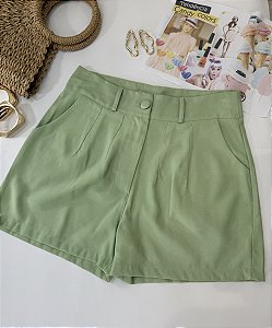 Shorts alfaiataria com botão encapado verde menta