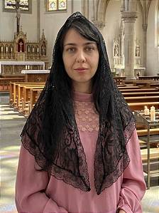Véu Católico pra Missa Preto Santa Priscila Oval Triangular