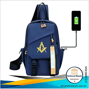 Mochila de Peito Impermeável com Logo Maçônico em Metal Dourado