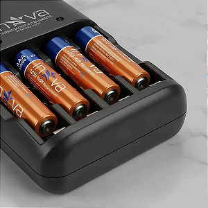 Kit Carregador de Pilhas Inteligente AA AAA e Bateria 9V Bi-Volt com 4 Pilhas AAA 1050mAh - Inova KV-732-2