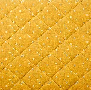 M054 - Matelassê Flor em Linho Amarelo
