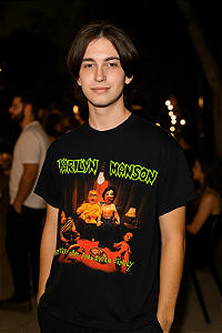 Camiseta Manga Curta Marilyn Manson Portrait Of An American Family