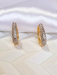 Brinco Argola Oval Cravejado