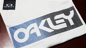 Camiseta Oakley Branca Masculina - Tribeca10