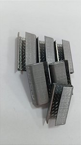 GRAMPO SELO DE METAL 13 MM PACOTE COM 100 UNIDADES