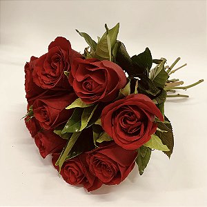 Buquê de 10 Rosas Vermelhas com Folhagem