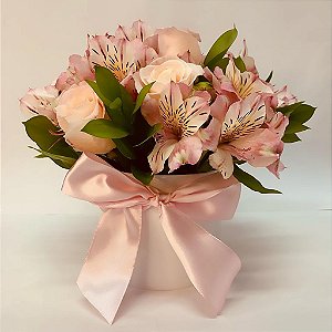 Box de Rosas e Alstroemérias Rosa com Folhagem