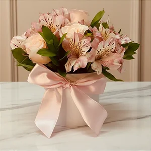 Box de Rosas e Alstroemérias Rosa com Folhagem