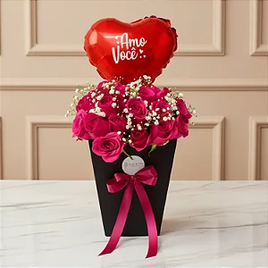 Buquê De Rosas Pink Na Caixa Em Formato De Bolsa Com Balão