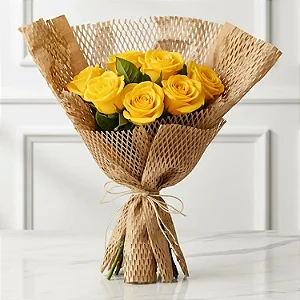 Buquê De 10 Rosas Amarelo Com Folhagem